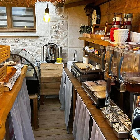Les Chambres De Paulette Chambres A Theme Jack Sparrow Сент-Марі-ла-Мер Екстер'єр фото